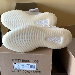 Yeezy Boost 350 V2 Never worn!